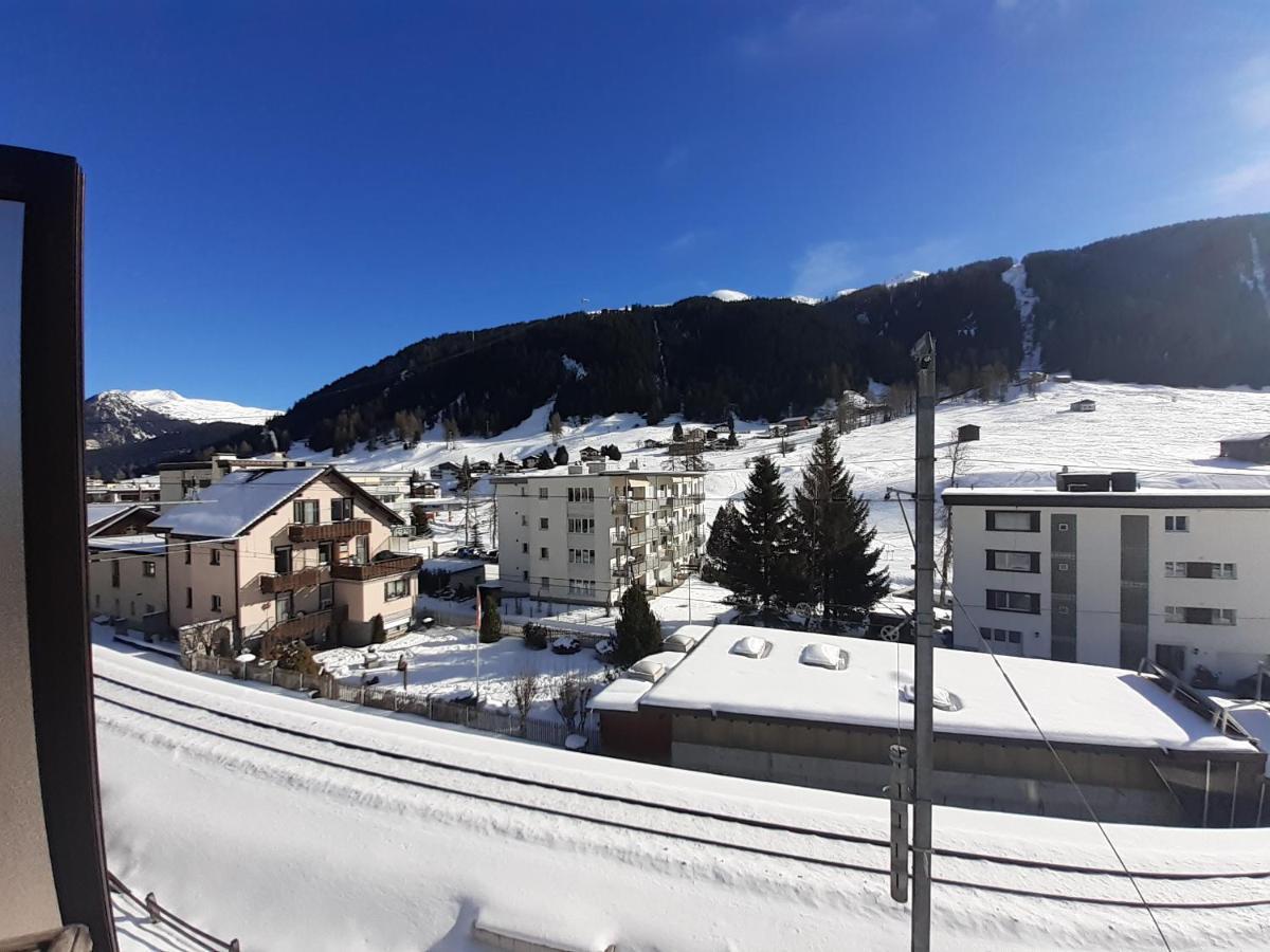 Agrimonia - Moebilierte Ferienwohnung Mit Balkon Davos Exterior photo